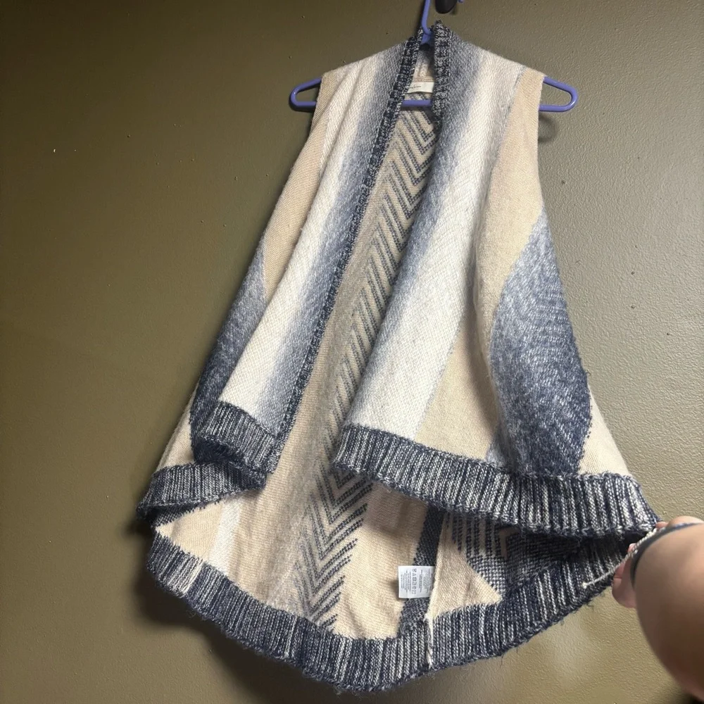 Sleeping on Snow Wool Blend Open Front Sleeveless Fringe Edge Cardigan size XS/S